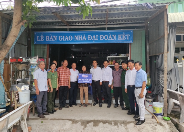 The CADIVI Company joins hands to contribute to building a Great Unity House for the people of Nhon Hoi Commune, An Phu District, An Giang Province.